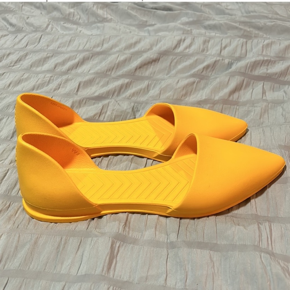 Super Cute Pointed Toe Native Flats - image 5